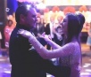Filha troca valsa por Mercedita no baile de 15 anos e vídeo emociona na internet
