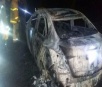Veículo usado em atentado é encontrado queimado