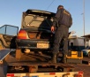 Polícia prende dupla que contratou guincho para carregar veículo com drogas