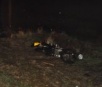 Na BR 163 motociclista bate em três placas de sinalização e morre