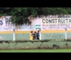 Presidente do Maracaju A.C. sendo retirado de campo pela PM em jogo contra o Itaporã