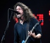 Foo Fighters e Queens of the Stone Age, em turnê pelo Brasil, opõem o bem e o mal no rock