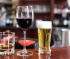 O que se sabe sobre a ligação entre o consumo de álcool e a demência