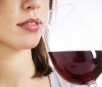 Beber uma taça de vinho por semana reduz em 30% chances de gravidez