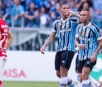 Com golaço de falta de Jael, Grêmio faz 3 a 0 no Inter e fica perto da semi