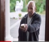 Após 16 anos, Mike Tyson devolve pedaço da orelha de Holyfield em propaganda; assista
