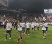 Com invasão do gramado, torcida faz grande festa em treino na Arena Corinthians