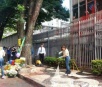 Manifestantes se unem para limpar prédio de Cármen Lúcia que foi atacado