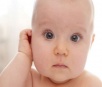 Cirurgião remove planta que nascia dentro de orelha de bebê de 16 meses