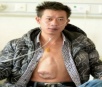 Chinês de 24 anos que vive com o coração no abdômen espera por cirurgia