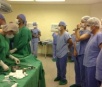 Puccinelli e Nelsinho assistem a cirurgia inédita em hospital de Coxim