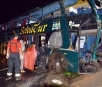 Ônibus que transportava a banda Raça Negra tomba na BR-101