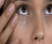 Dormir mal é a única causa das olheiras? Veja mitos sobre a pele