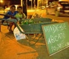 Eles são pobres, mas como sonham com um tablet, resolveram vender abacate