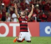 Flamengo sofre, vence o Emelec e está nas oitavas da Libertadores