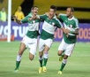 Palmeiras bate Vitória fora no segundo triunfo seguido e cola no G4