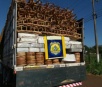 PRF apreende mais de 5 toneladas de maconha camuflada entre banquinhos; condutor foge