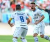Grêmio marca de pênalti, assume vice-liderança e afunda o Bahia