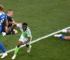 Nigéria vence a Islândia e ajuda a Argentina