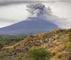 Erupção na Indonésia fecha três aeroportos e afeta 446 voos