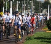 ‘Bicicletada’ reúne centenas em homenagem a ciclista morto