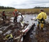Equipes resgatam corpos em local onde caiu avião de ministro paraguaio