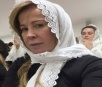 Zilu Camargo faz selfie durante culto religioso na CCB