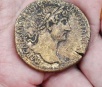 Itália encontra 'tesouro' de 300 moedas de ouro romanas