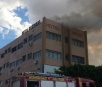 Incêndio toma o 2º andar de hotel e bombeiros fecham rua de Campo Grande