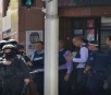 Homem armado está entre os dois mortos em invasão de café em Sydney, diz TV
