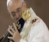 Papa pede que fiéis em Aparecida (SP) rezem por ele e diz que volta em 2017