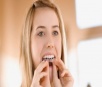 Dentistas querem que clareadores dentais sejam vendidos só com receita