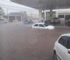 Em 20 minutos, chuva forte alaga ruas e casas em Paranaíba