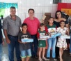 Prefeito Marcos Pacco participou da entrega de Kits Escolar nesta segunda feira (11)
