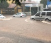 Chuva de 125 milímetros em 2 horas alaga ruas e turistas ficam ilhados