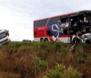 Ônibus que saiu da Capital bate em caminhão em Goiás e 11 pessoas ficam feridas