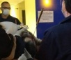 Homem é socorrido ao Hospital com uma faca cravada no olho em Dourados