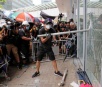 Manifestantes invadem Conselho Legislativo de Hong Kong