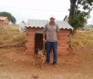 Homem instala ar-condicionado em casa de cadela de estimação no TO