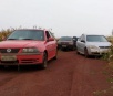 Ao ver equipe do DOF, motoristas abandonam carros com contrabando em Laguna Carapã