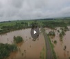 Assista vídeo com vista aérea da cheia do rio Dourados, na BR-163