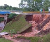 Chuva de 80 mm alaga ruas, invade residência e leva a interdição de ponte em Amambaí