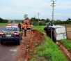 Três pessoas são presas depois que saquearam carga de caminhão que tombou em rodovia de MS