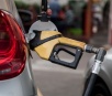 Gasolina cai, mas segue acima da semana do 1º corte da Petrobras