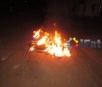 Homens agridem motociclista e incendeiam moto no Centro de Itaporã