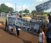 Servidores da Missão Caiuás fazem manifestação e bloqueiam a rodovia Itaporã à Dourados