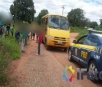 Polícia flagra ônibus escolar conduzindo estudantes de maneira irregular